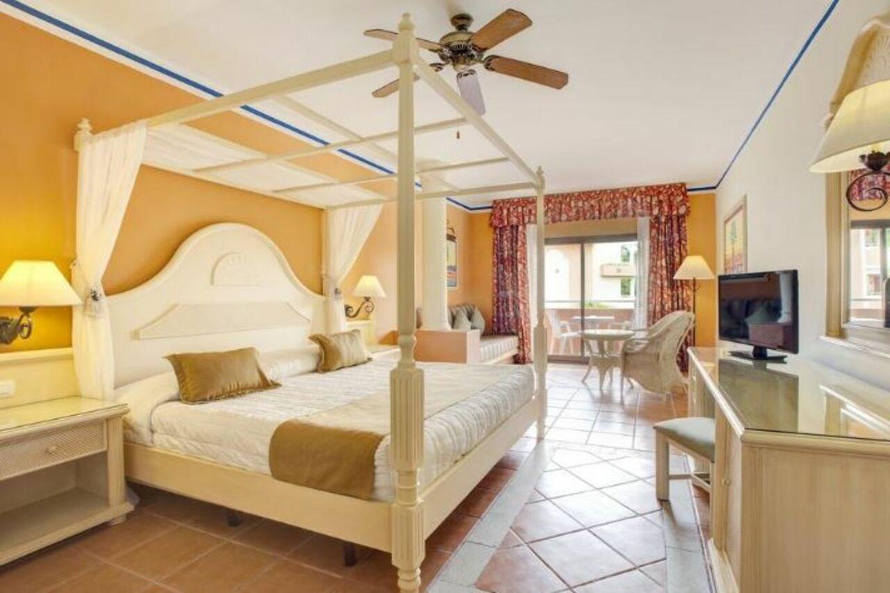 Bahia Principe Grand Bavaro Punta Cana Luaran gambar A room at the Iberostar Grand Hotel at Playa del Inglés, Gran Canaria