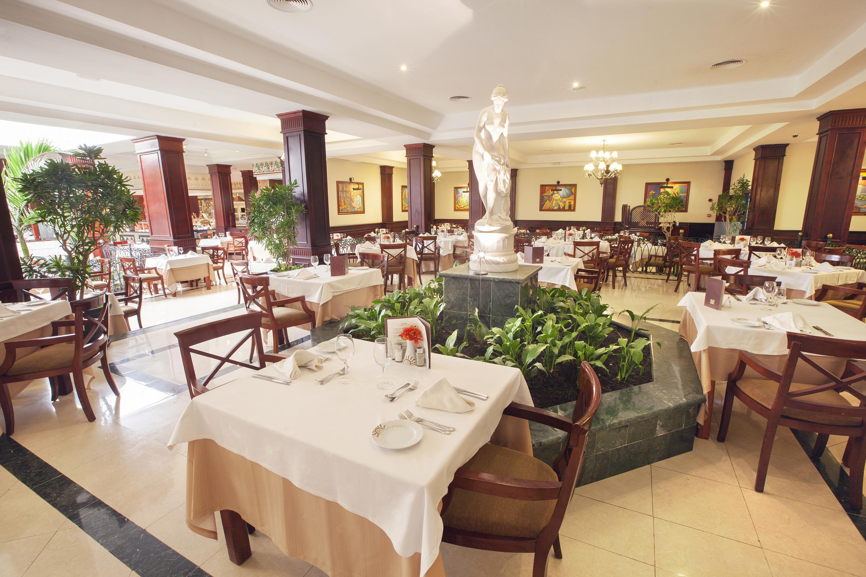 Bahia Principe Grand Bavaro Punta Cana Luaran gambar The restaurant at the hotel