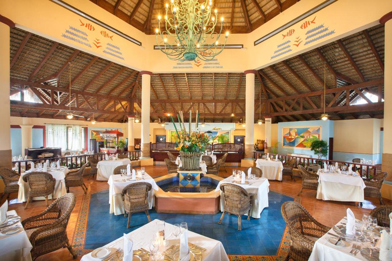Bahia Principe Grand Bavaro Punta Cana Luaran gambar The buffet at the resort